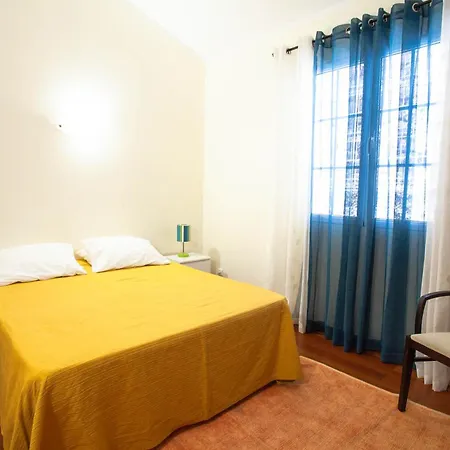 Margarida Βίλα *