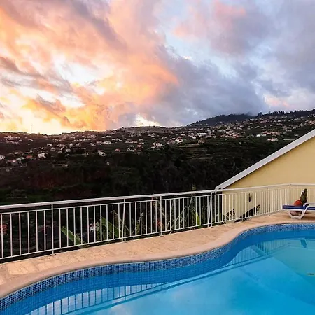 Margarida Βίλα *