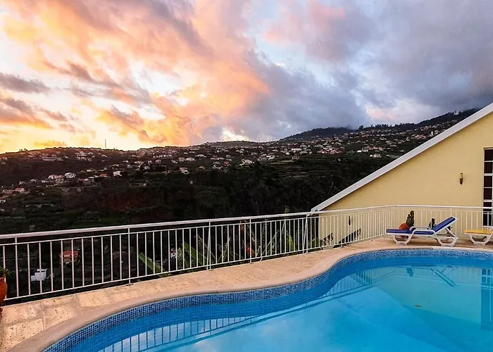 Margarida Βίλα *