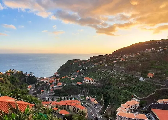 Margarida Βίλα *